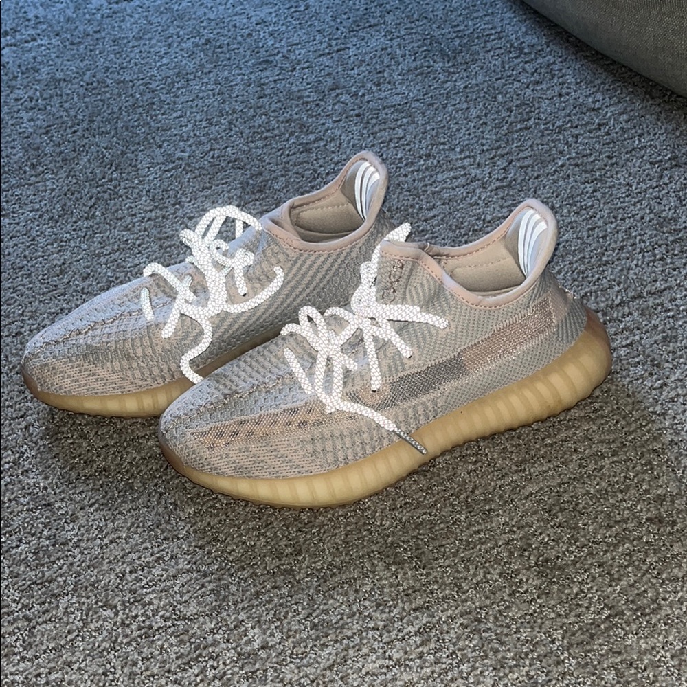 Women’s Size 6 Yeezy Boost 350 V2 Synth
